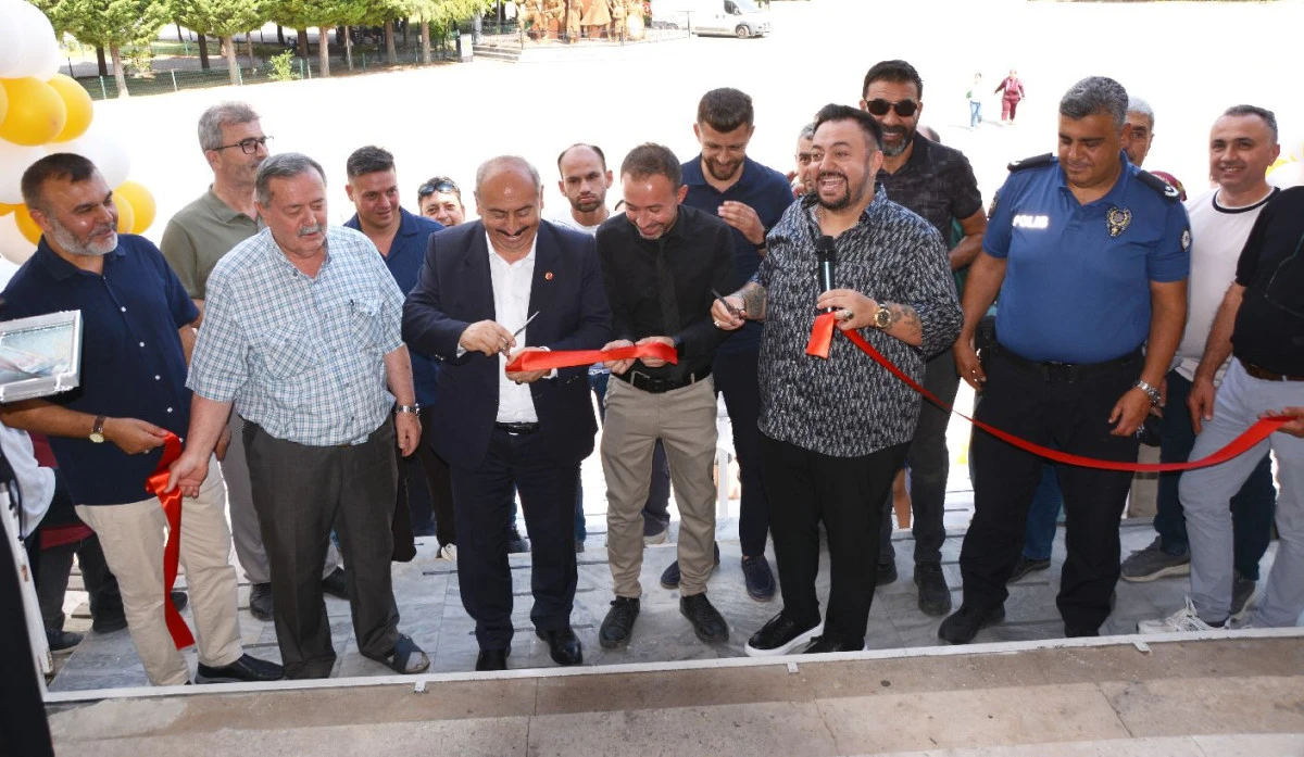 BANAZ&rsquo;A MODERN SALON VE KAFE KONSEPTİ KAYAHAN EVENT HALL & AURA LOUNGE HİZMETE A&Ccedil;ILDI