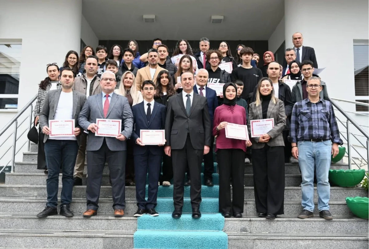 BANAZLI &Ouml;ĞRENCİLERDEN T&Uuml;BİTAK&rsquo;TA B&Uuml;Y&Uuml;K BAŞARI