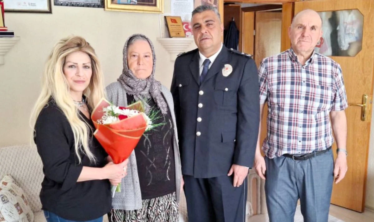 EMNİYET&rsquo;TEN ŞEHİT ANNELERİNE ANNELER G&Uuml;N&Uuml; ZİYARETİ