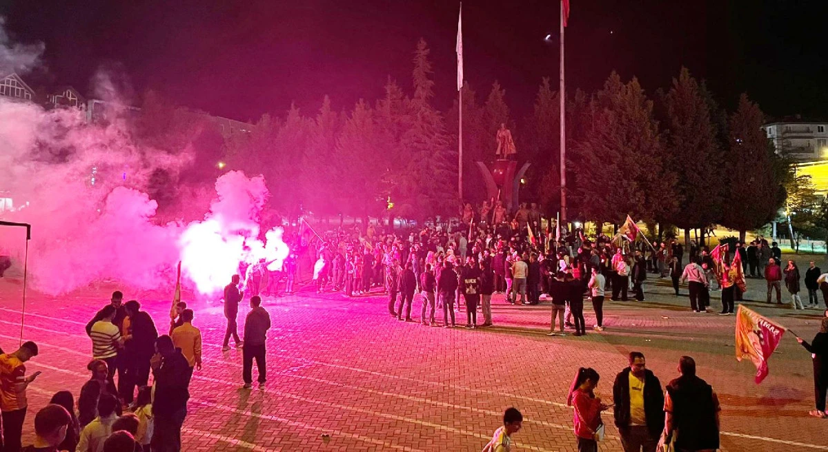 GALATASARAY&rsquo;LILARDAN COŞKULU KUTLAMA
