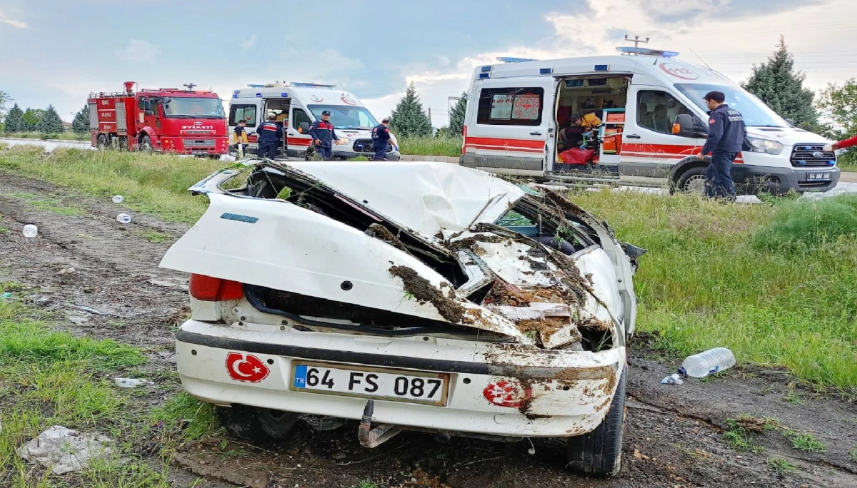 İL&Ccedil;EMİZDE OTOMOBİL TAKLA ATTI 3 KİŞİ YARALANDI