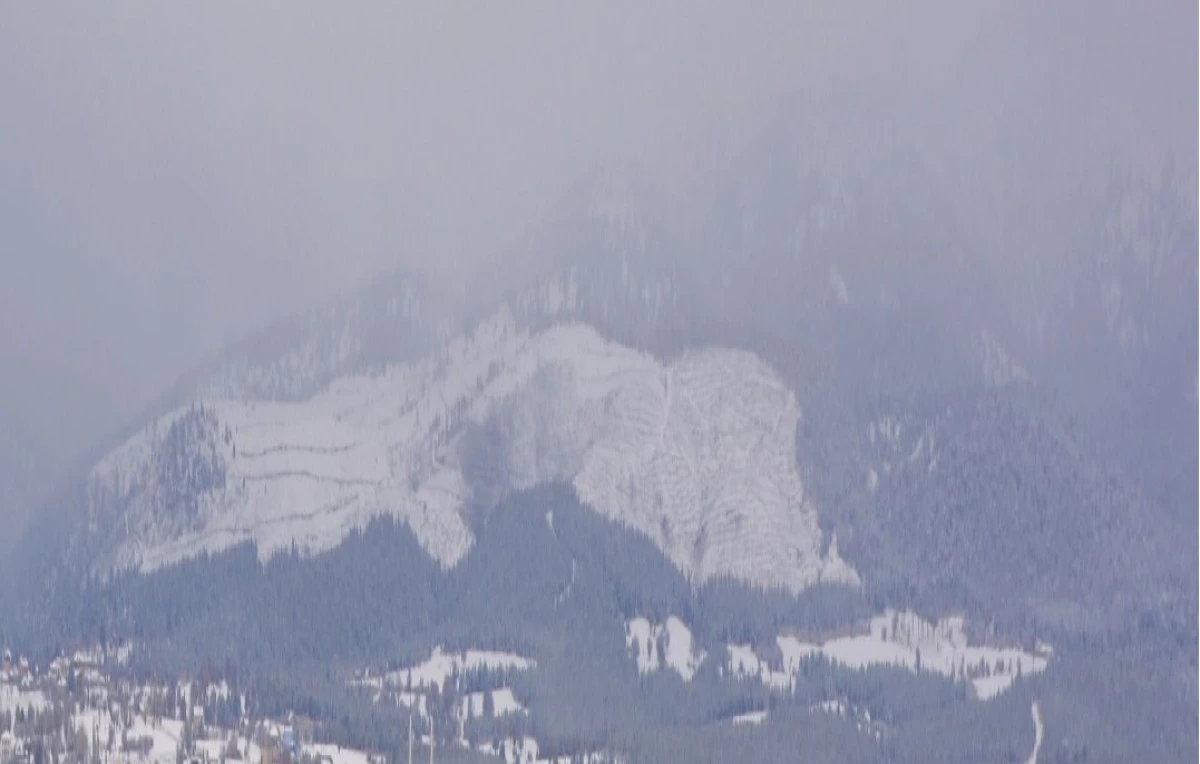 MURAT DAĞI&rsquo;NA YAĞAN KAR ERİDİ