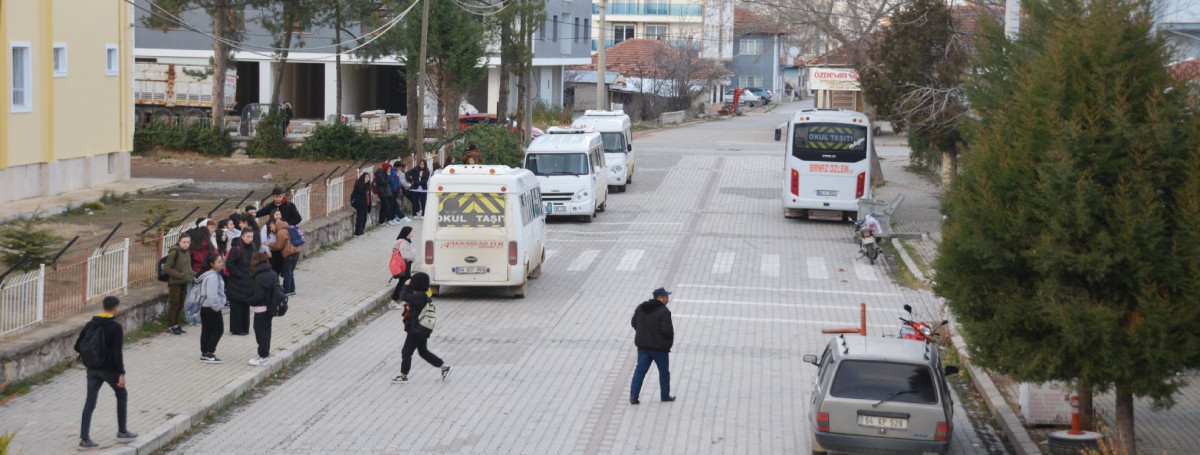 TAŞIMALI ÖĞRENCİ SORUNU ŞİMDİLİK ÇÖZÜMLENDİ