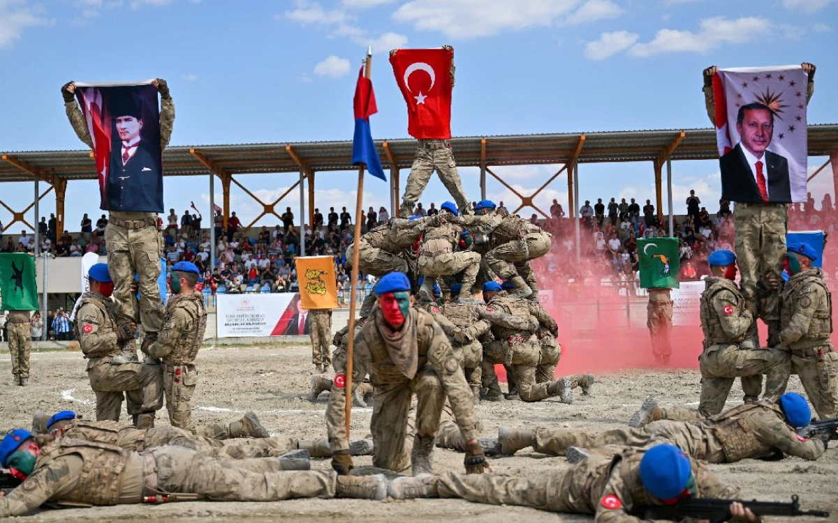 UŞAK&rsquo;IN KURTULUŞUNUN 104&rsquo;&Uuml;NC&Uuml; YILI COŞKUYLA KUTLANDI