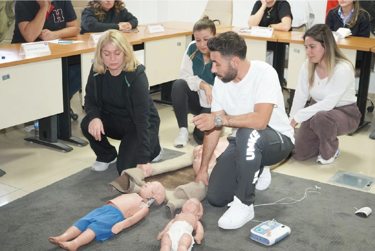 UŞAK&rsquo;TA FİZYOTERAPİSTLERE UYGULAMALI İLK YARDIM EĞİTİMİ