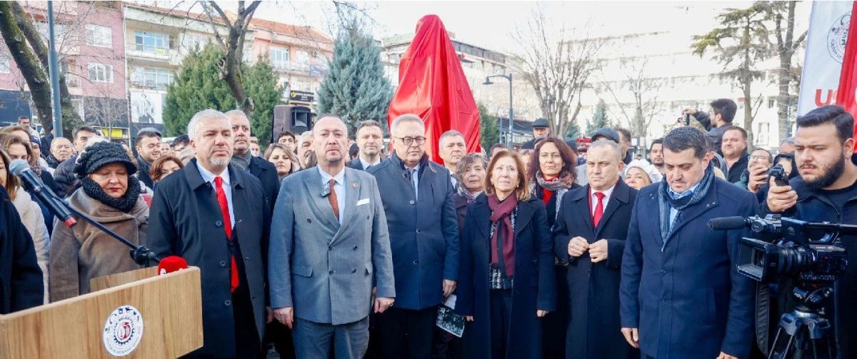 UŞAK&rsquo;TA İSMET İN&Ouml;N&Uuml; B&Uuml;ST&Uuml; A&Ccedil;ILDI