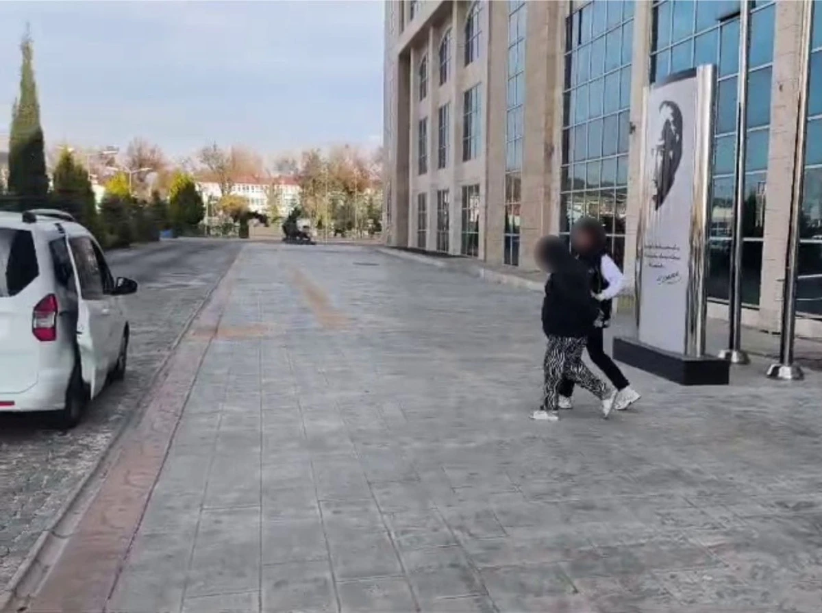 UŞAK&rsquo;TA UYUŞTURUCU OPERASYONUNDA Ş&Uuml;PHELİ ŞAHIS TUTUKLANDI